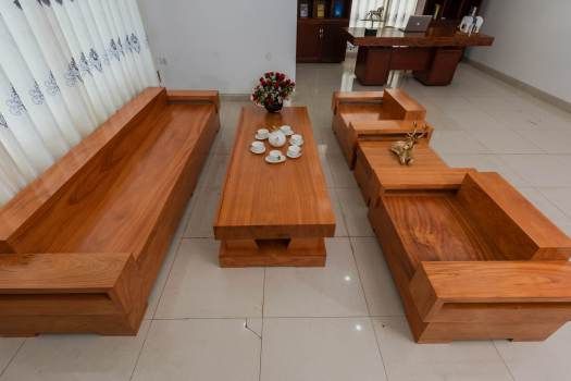 Chất liệu, kiểu dáng và kích thước ảnh hưởng đến giá cả của sofa gỗ nguyên khối